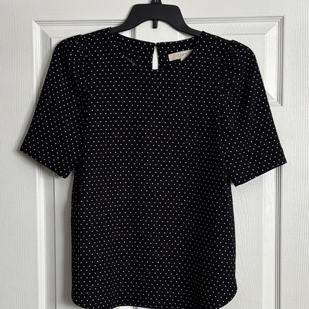 LOFT SHORT SLEEVE BLOUSE in Black w/white dots Size Small